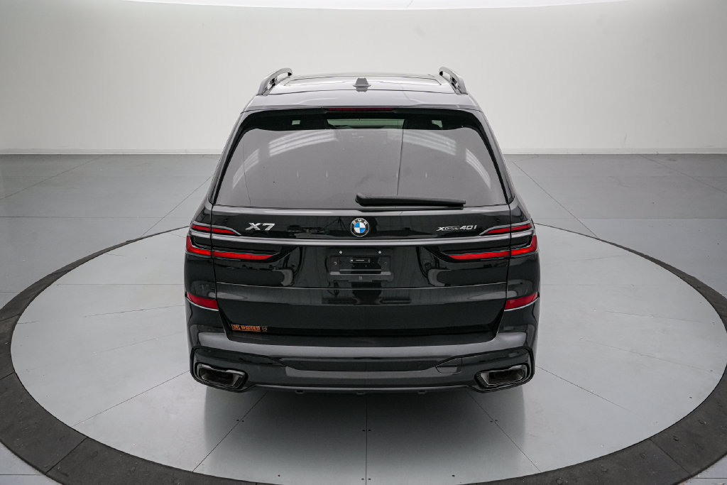 Used 2024 BMW X7 xDrive40i w/ M Sport Package AWD/4WD image 5