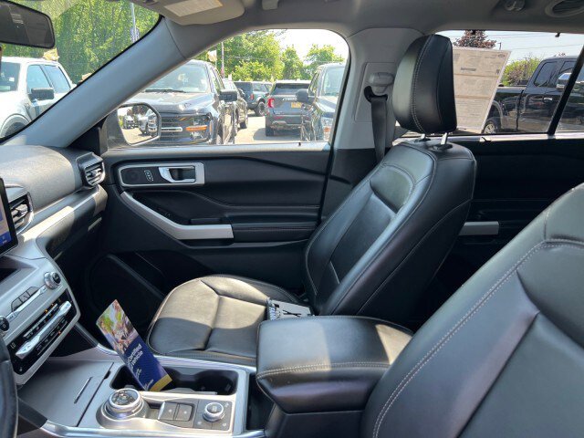 Certified 2021 Ford Explorer XLT w/ Equipment Group 202A AWD/4WD image 9
