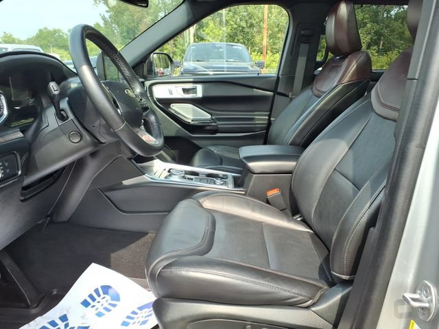 Certified 2022 Ford Explorer Platinum w/ Equipment Group 601A AWD/4WD image 14