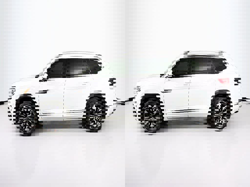 Used 2022 Volkswagen Atlas SEL Premium image 2