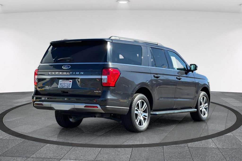 Certified 2022 Ford Expedition Max XLT image 4