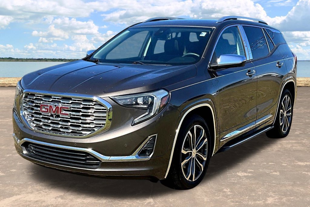 Used 2020 GMC Terrain Denali w/ Denali Premium Package FWD image 4