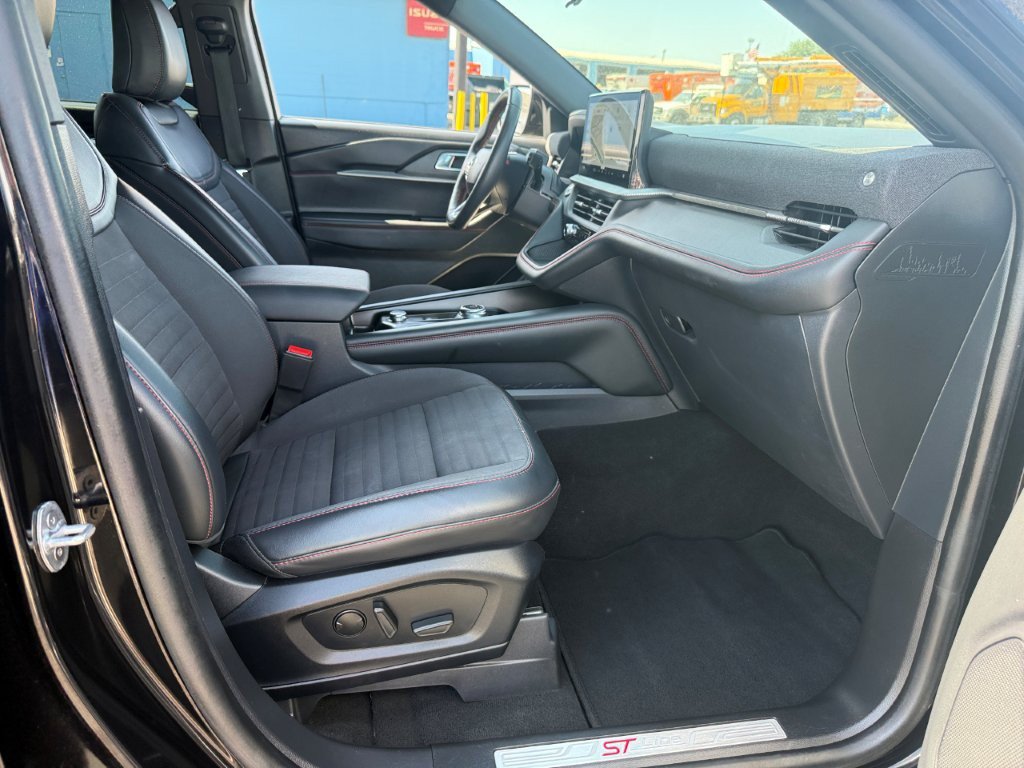 Certified 2025 Ford Explorer ST-Line w/ ST-Line Street Pack AWD/4WD image 27