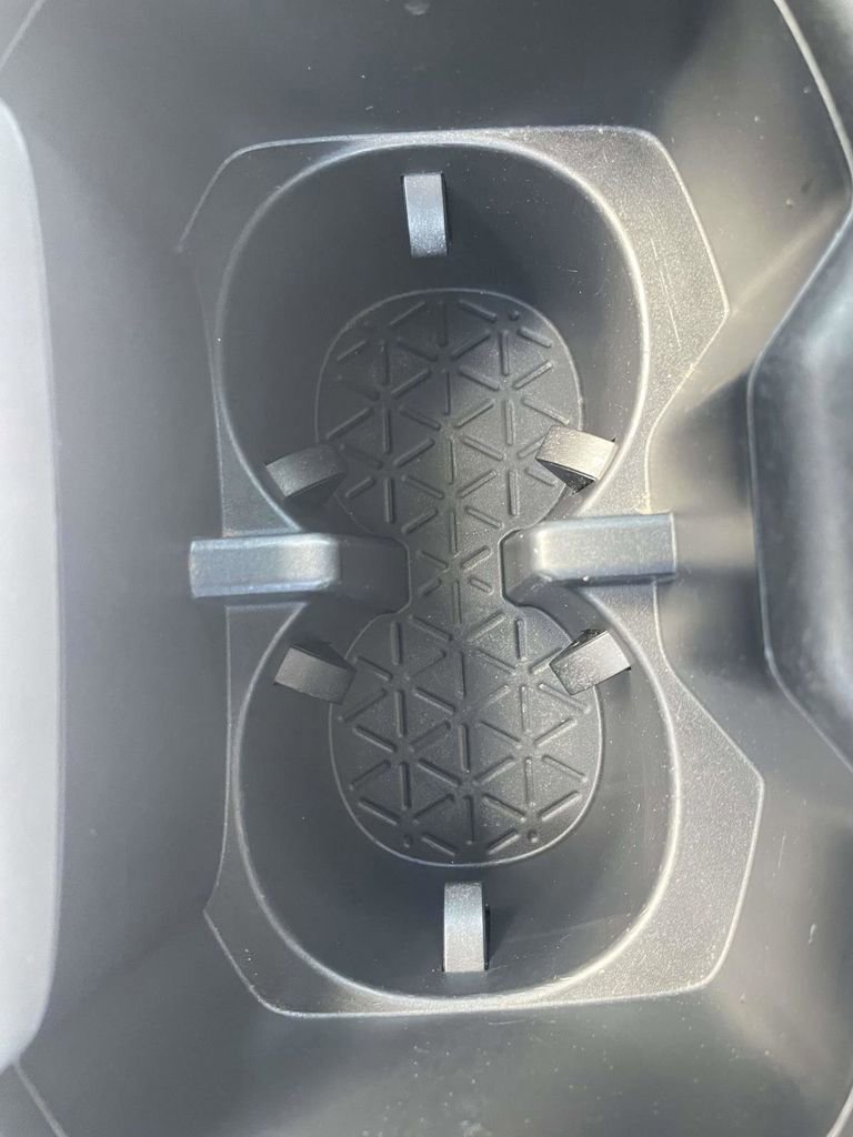 Used 2022 Toyota RAV4 LE image 18