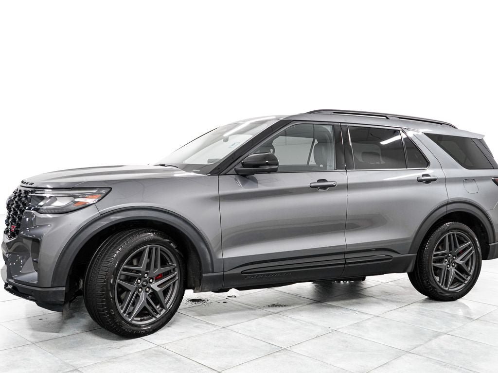 Certified 2025 Ford Explorer ST AWD/4WD image 4