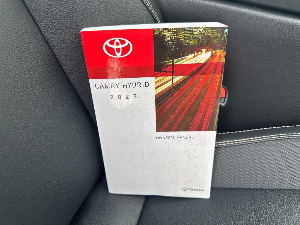 Used 2025 Toyota Camry SE FWD image 31