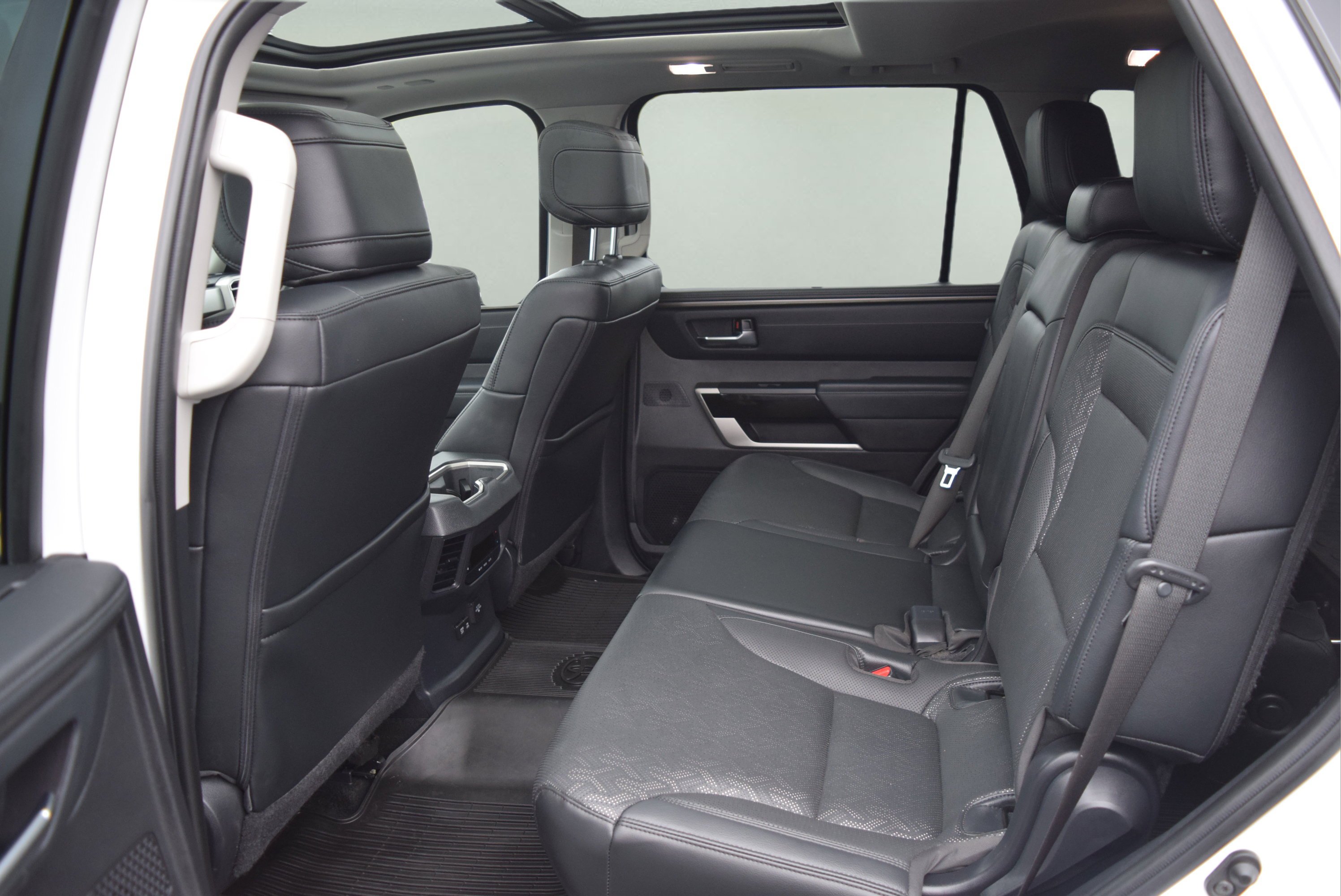 Used 2023 Toyota Sequoia Limited w/ TRD Off-Road Package AWD/4WD image 11