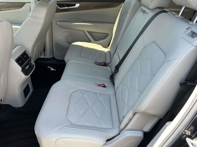 Used 2024 Volkswagen Atlas SE w/ Black Wheel Package FWD image 13