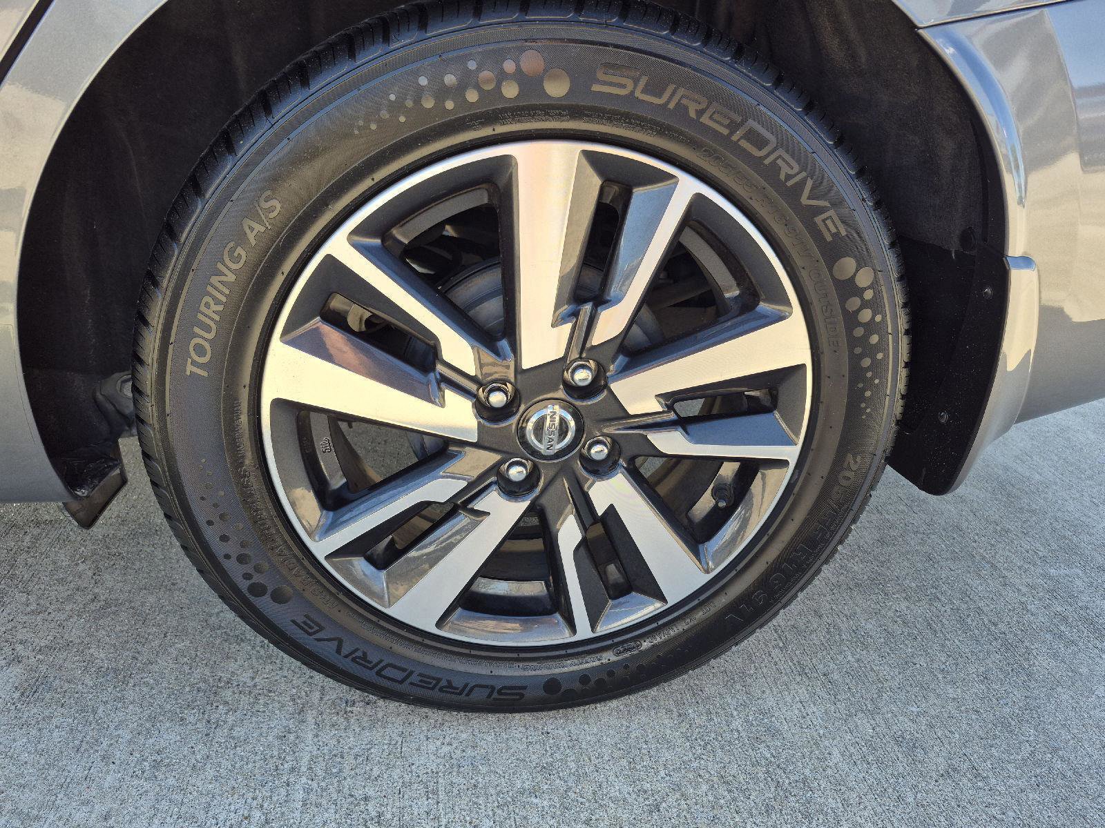 Used 2021 Nissan Versa SV image 21