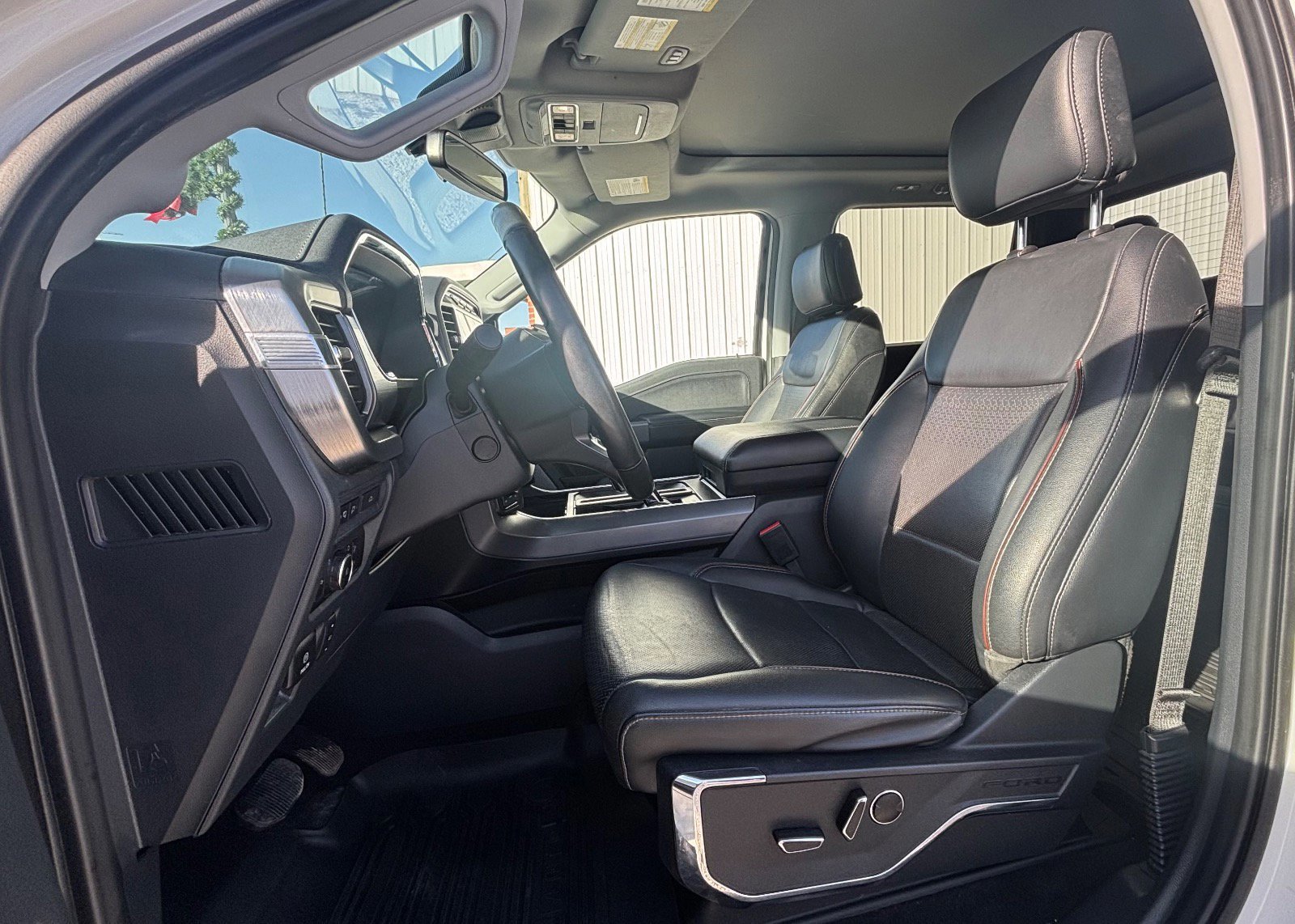 Certified 2022 Ford F150 Lariat w/ Equipment Group 502A High image 21