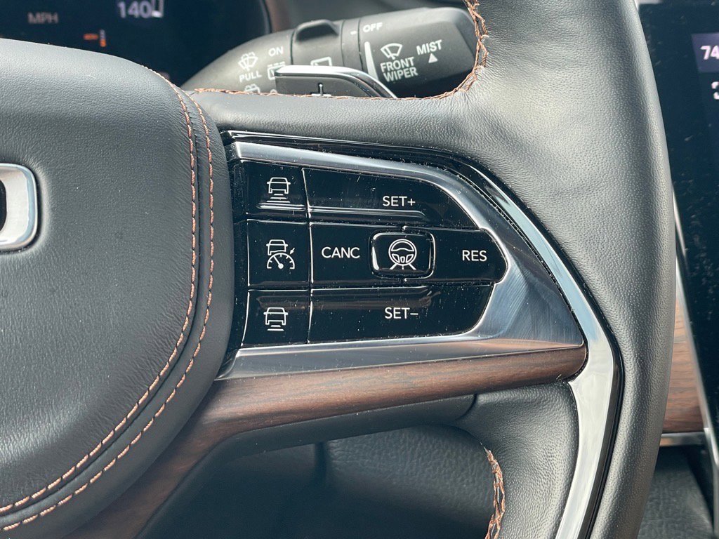 Used 2022 Jeep Grand Cherokee Summit w/ Luxury Tech Group V image 18