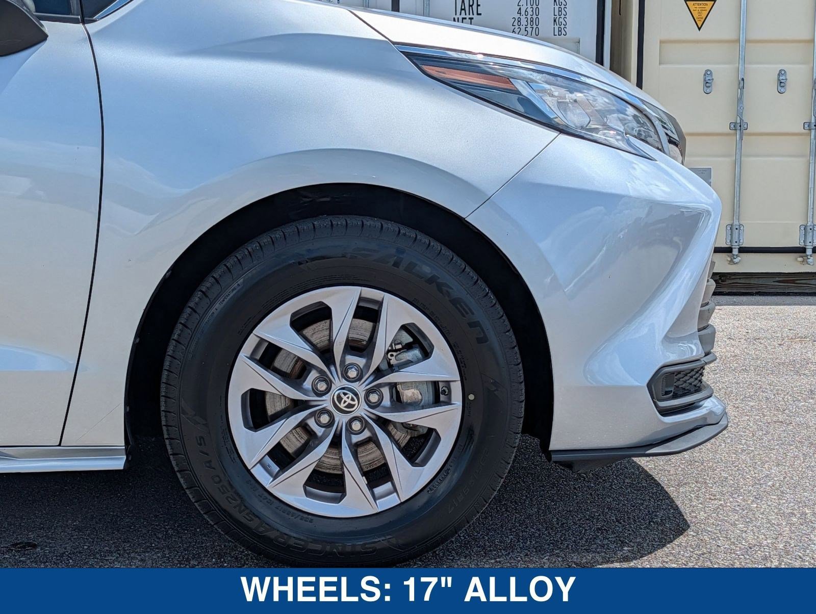 Used 2022 Toyota Sienna LE image 12