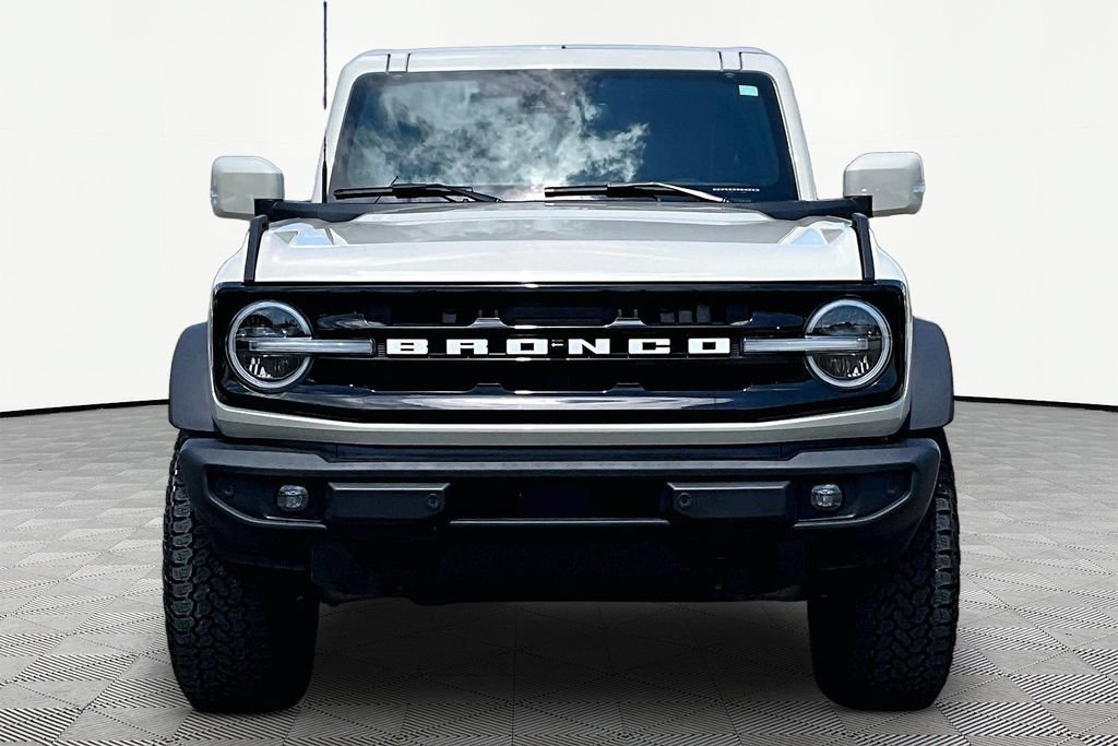 Certified 2025 Ford Bronco Outer Banks w/ Sasquatch Package AWD/4WD image 3