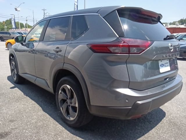Used 2024 Nissan Rogue SV FWD image 5
