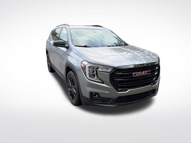 Used 2023 GMC Terrain SLT w/ Tech Package FWD image 2