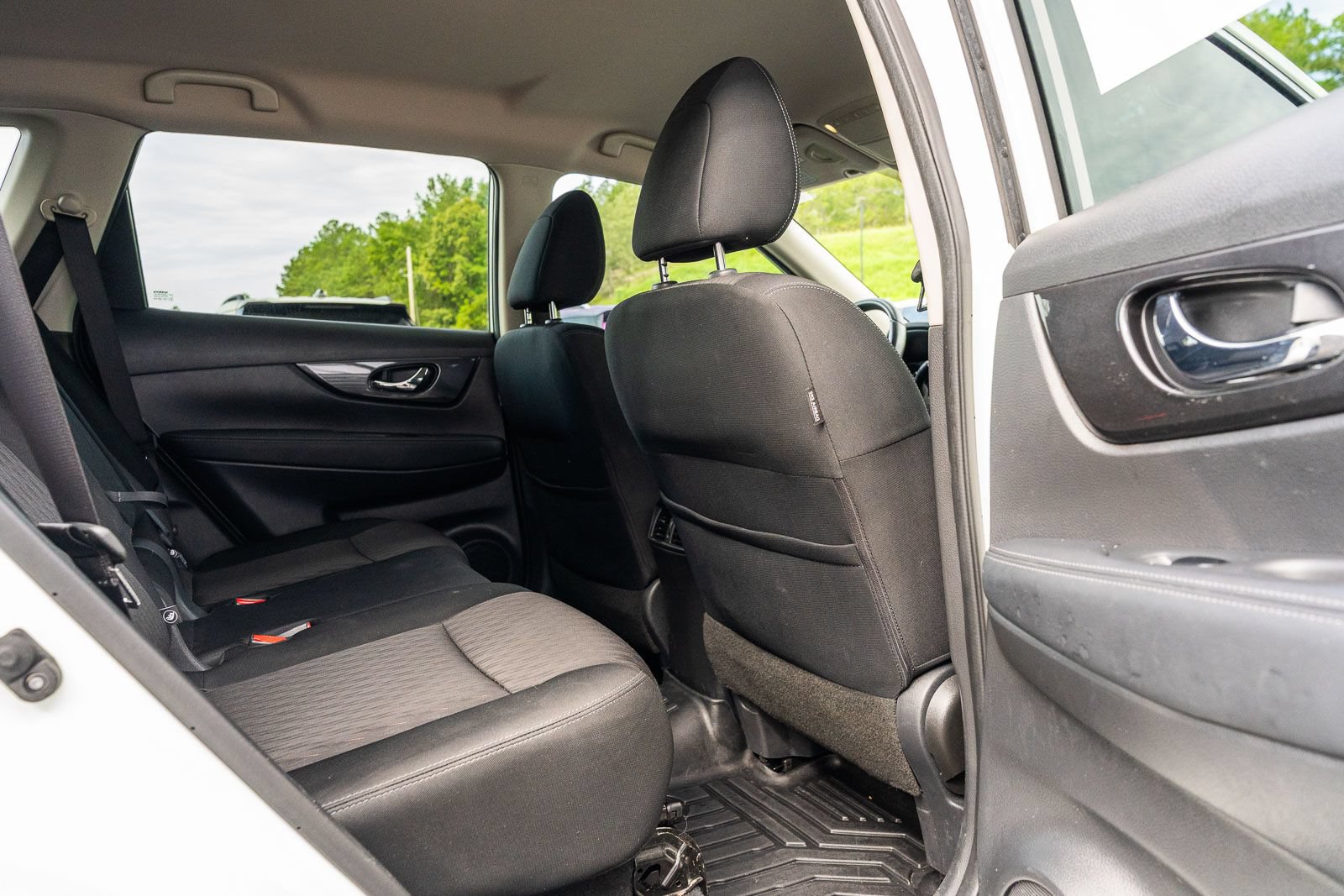 Used 2018 Nissan Rogue SV FWD image 13
