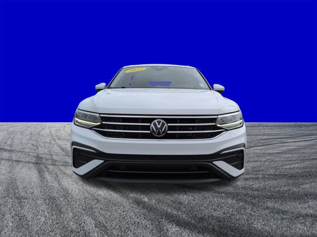 Used 2022 Volkswagen Tiguan SE w/ Panoramic Sunroof Package FWD image 9