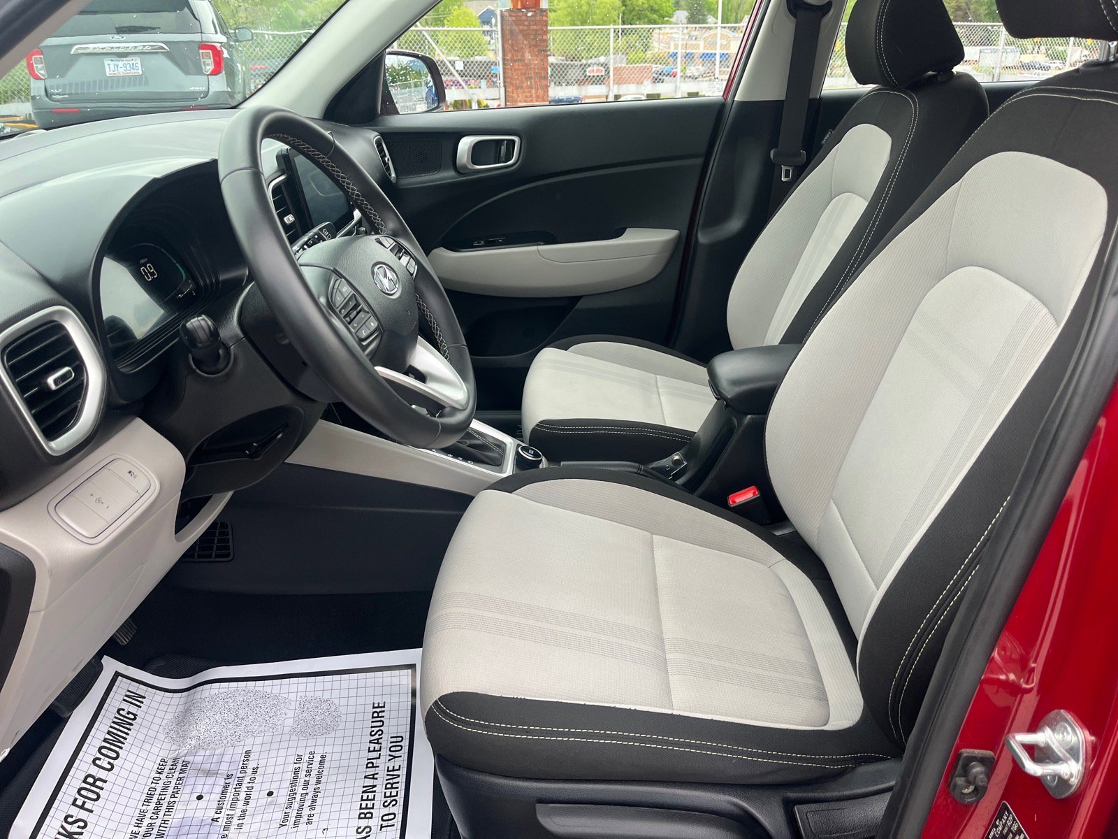 Used 2024 Hyundai Venue SEL FWD image 18