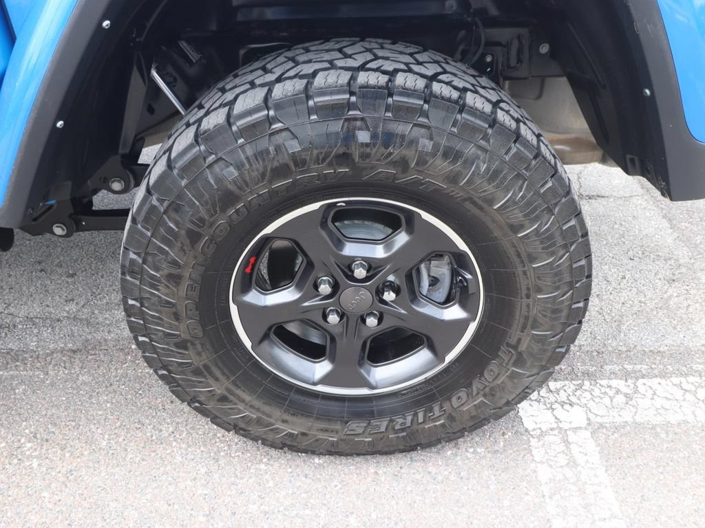 Used 2023 Jeep Gladiator Rubicon w/ LED Lighting Group AWD/4WD image 16