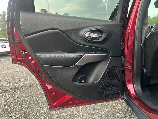 Used 2019 Jeep Cherokee Limited w/ Luxury Group AWD/4WD image 33