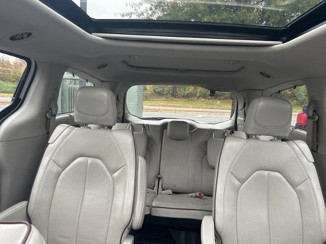 Used 2020 Chrysler Pacifica Limited image 26