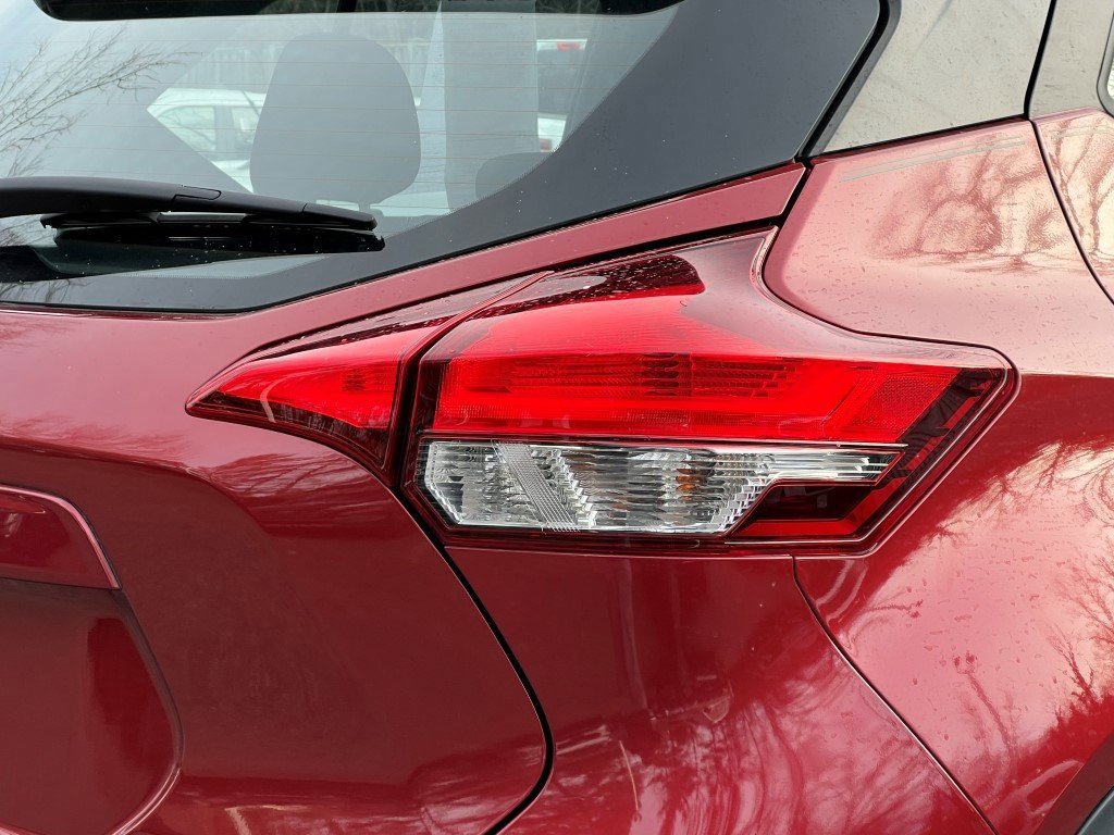 Used 2019 Nissan Kicks SR image 6