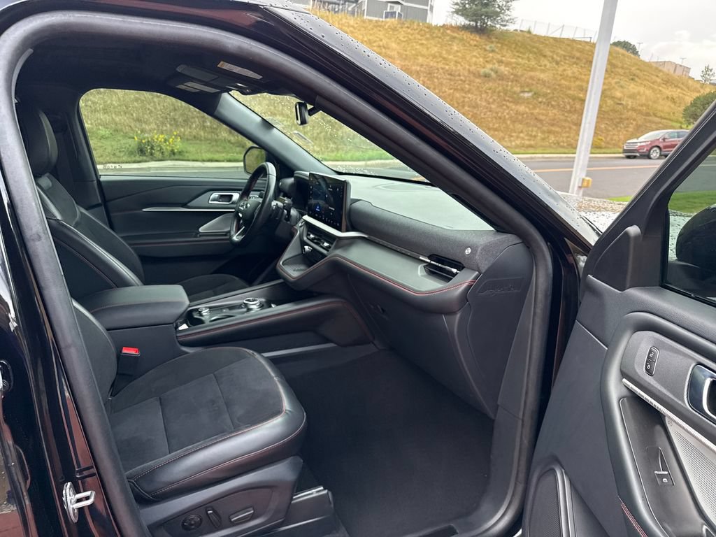 Certified 2025 Ford Explorer ST AWD/4WD image 32