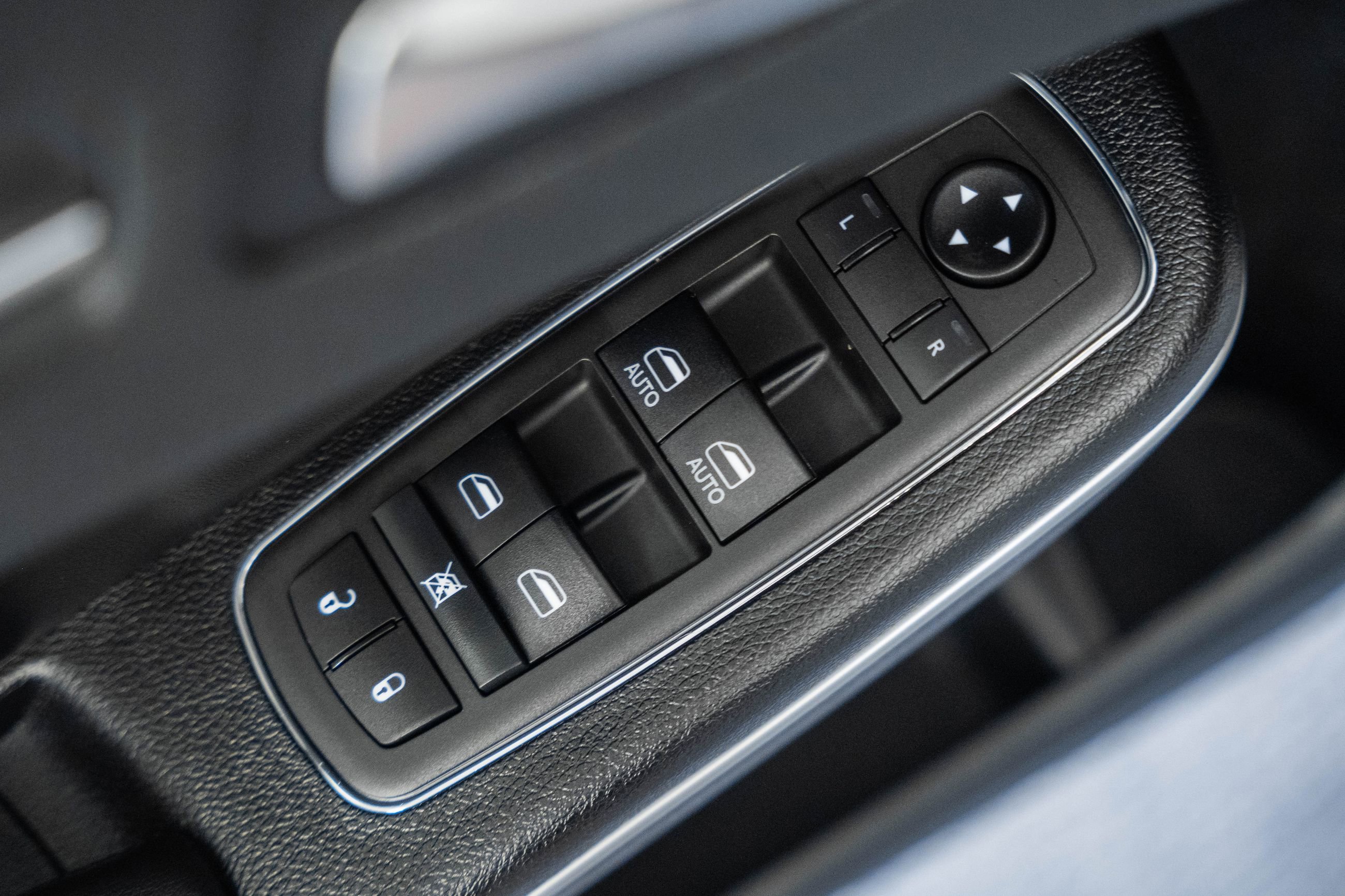 Used 2021 Chrysler 300 Touring w/ Sport Appearance Package image 40