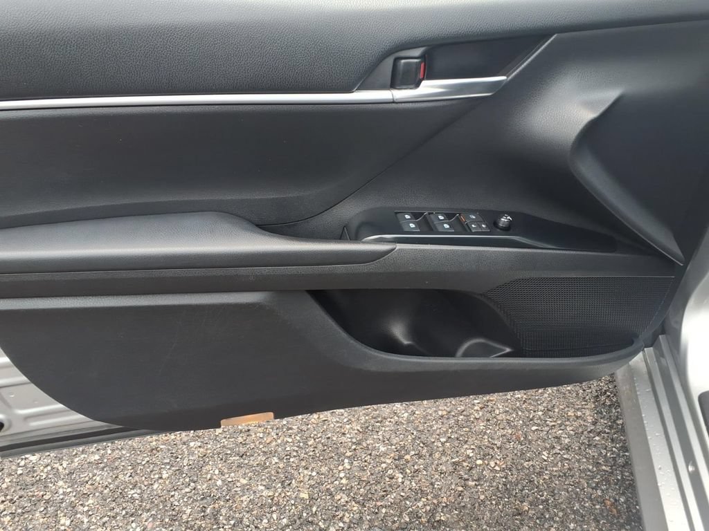 Used 2019 Toyota Camry LE w/ Convenience Package FWD image 16