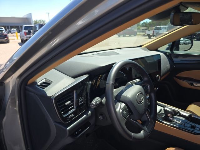 Used 2025 Lexus NX 250 FWD w/ Accessory Package (2T) image 9