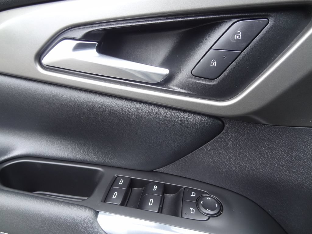 Used 2025 Chevrolet Traverse LT w/ Midnight/Sport Edition AWD/4WD image 17