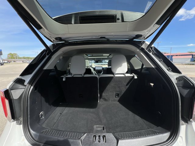Certified 2025 Ford Explorer Platinum w/ Ultimate Package AWD/4WD image 25