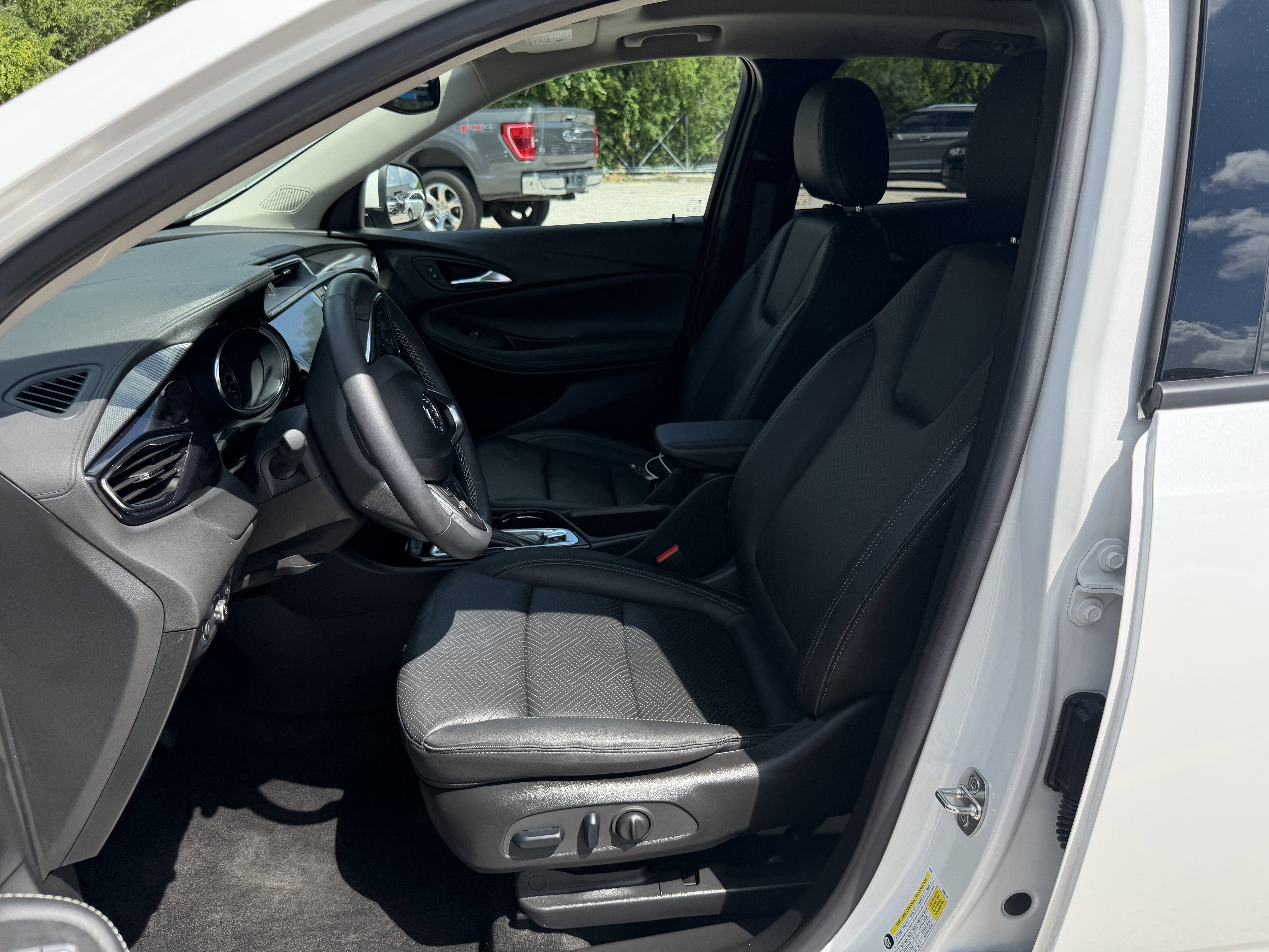 Used 2023 Buick Encore GX Essence w/ Experience Buick Package FWD image 17