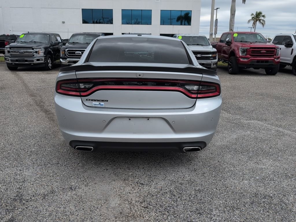 Used 2020 Dodge Charger SXT w/ Blacktop Package image 4