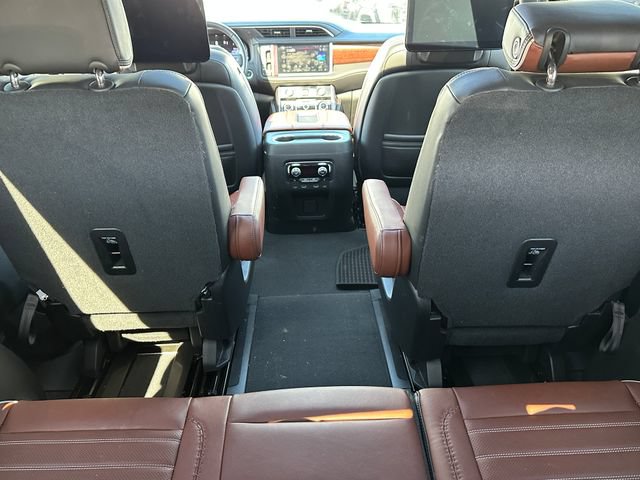 Used 2023 GMC Yukon Denali Ultimate AWD/4WD image 13
