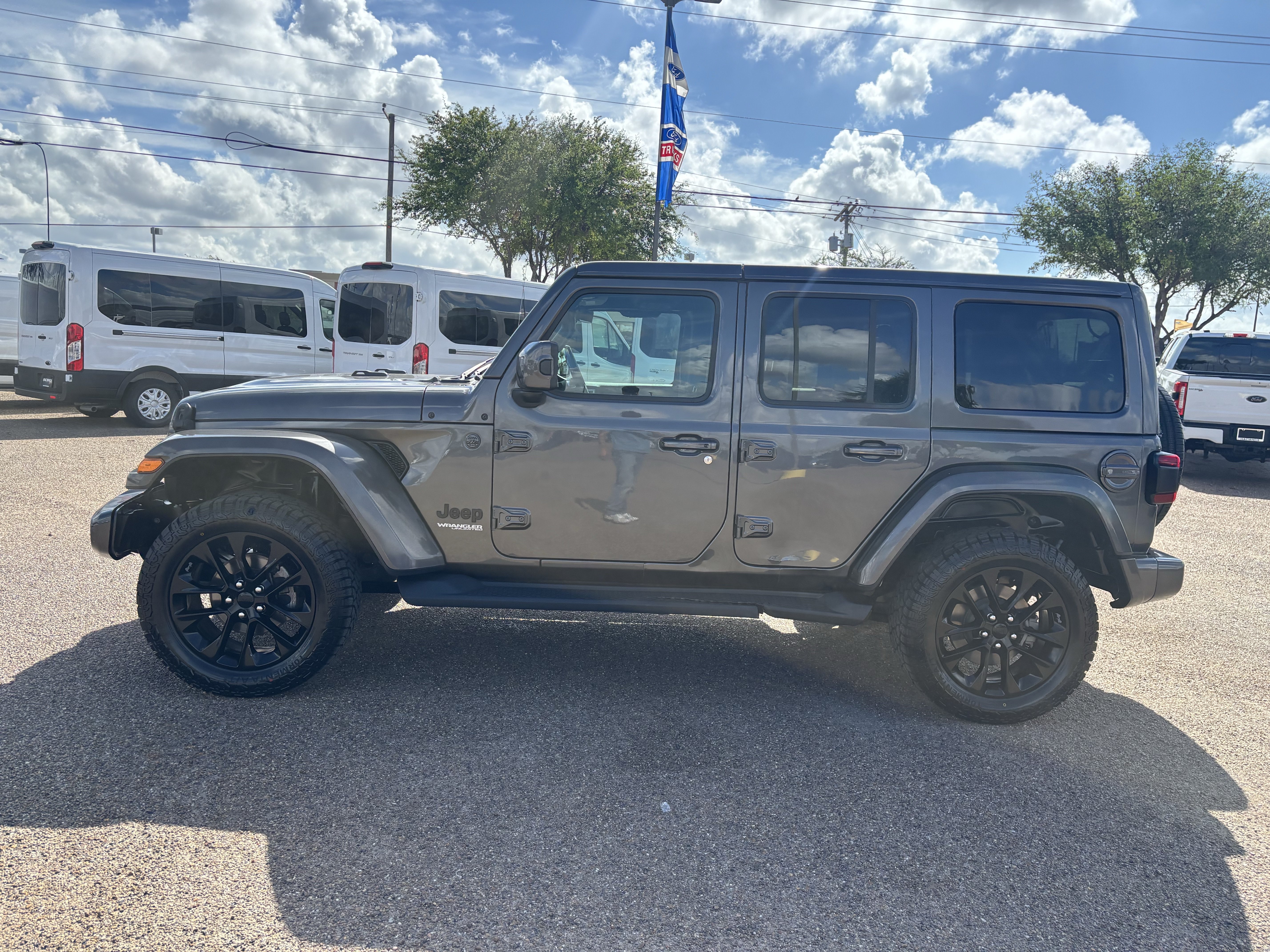 Used 2021 Jeep Wrangler Unlimited Sahara AWD/4WD image 2