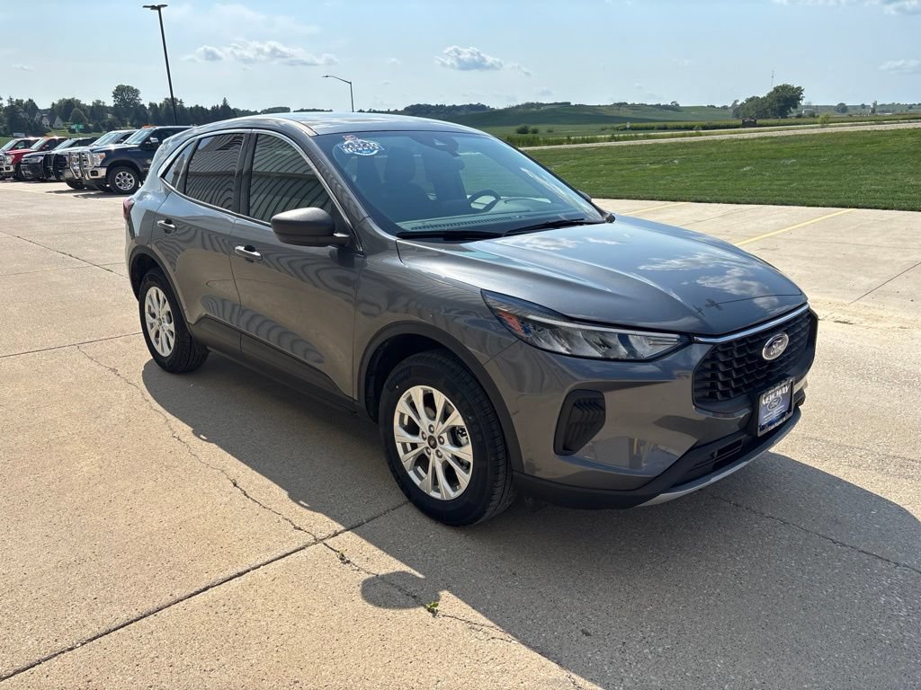 Certified 2024 Ford Escape Active AWD/4WD image 3