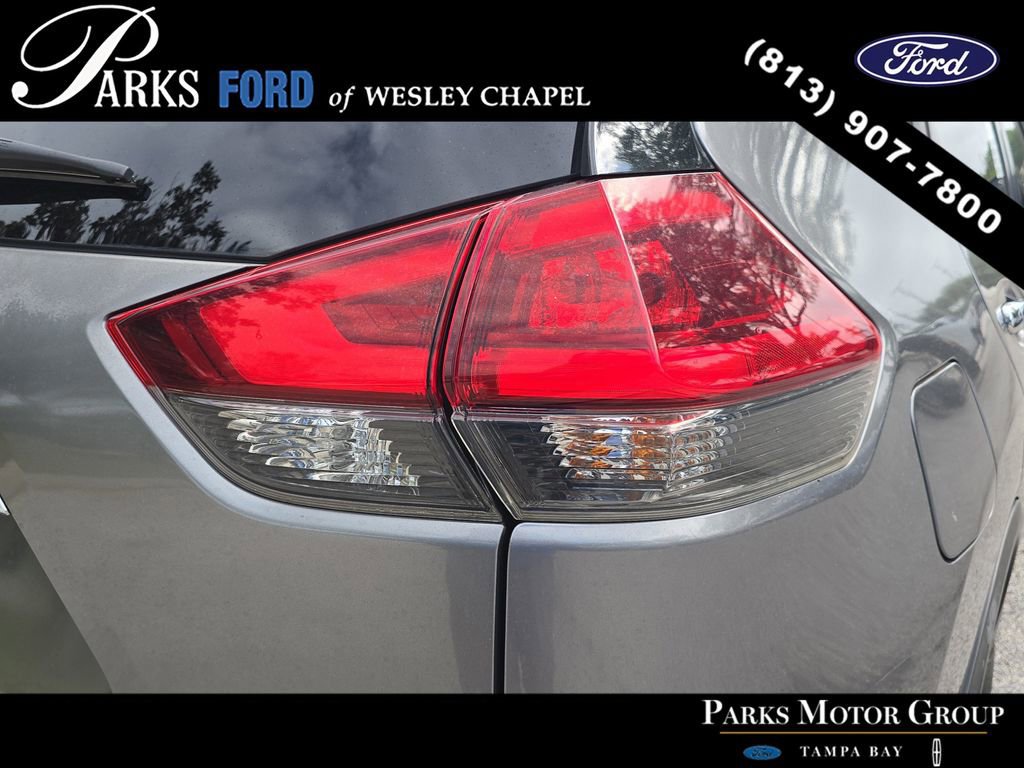 Used 2018 Nissan Rogue SV AWD/4WD image 7