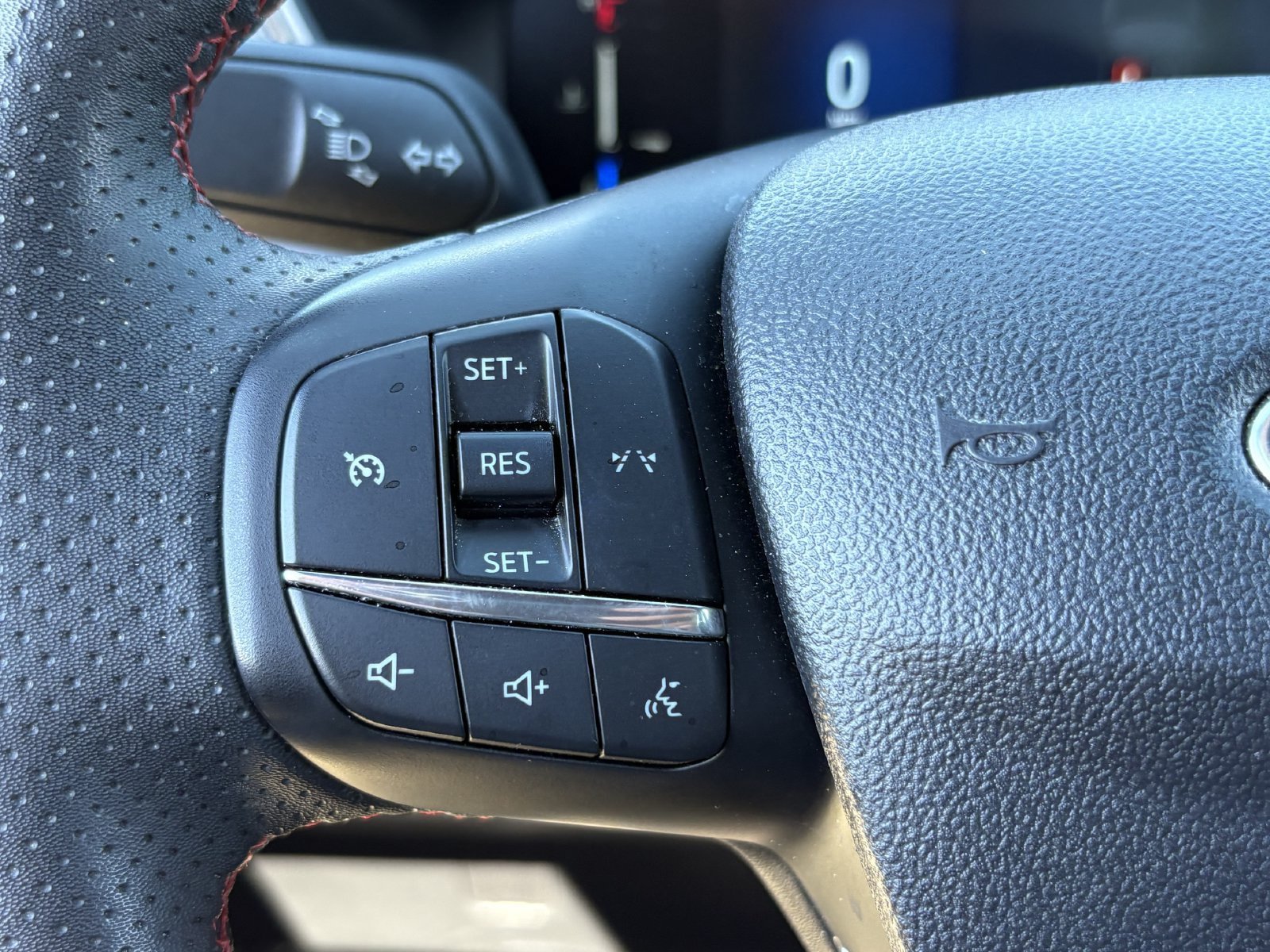 Certified 2025 Ford Escape ST-Line Select AWD/4WD image 37