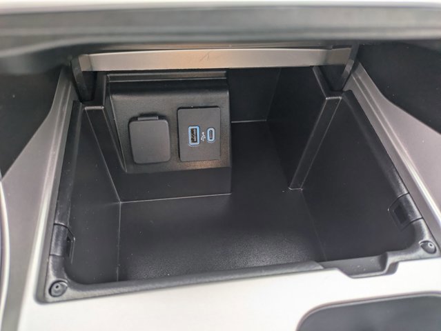 Certified 2022 Ford Explorer XLT w/ Equipment Group 202A image 22