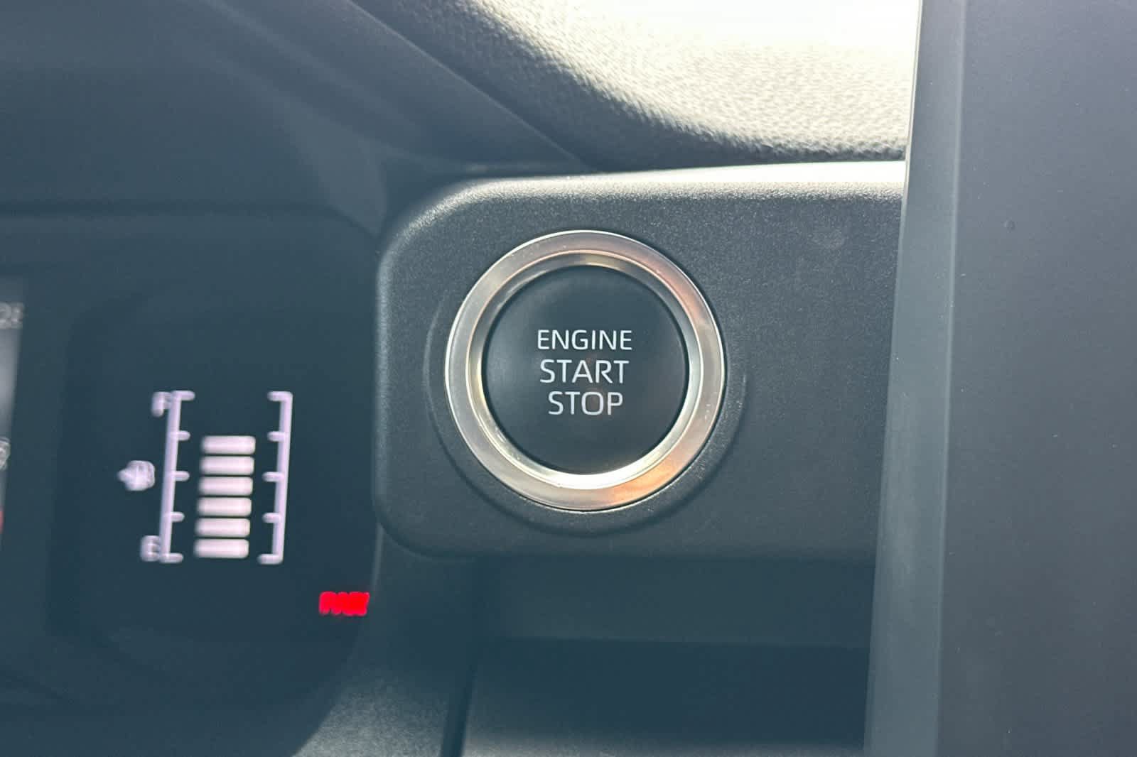 Used 2025 Toyota 4Runner SR5 AWD/4WD image 22