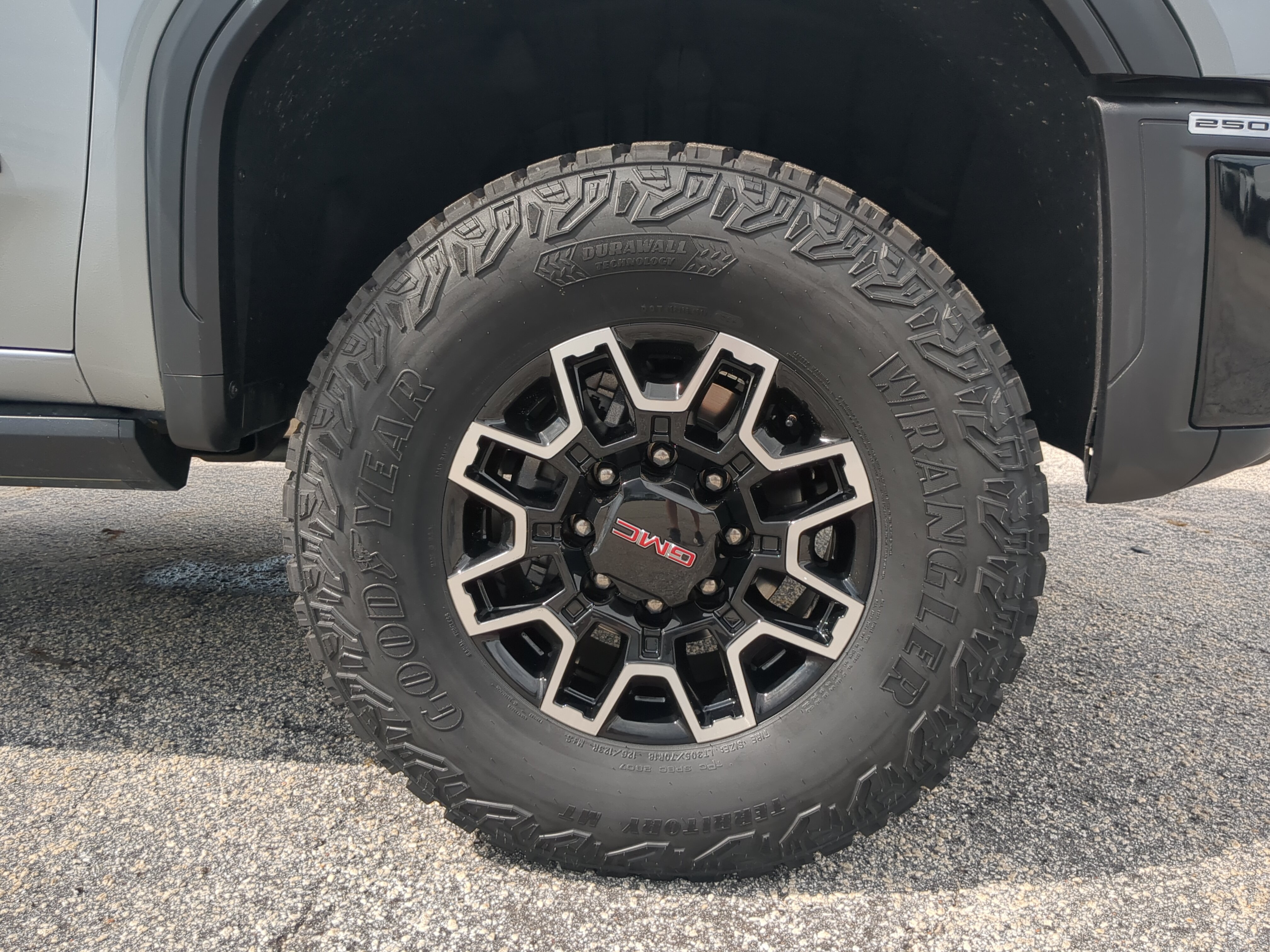 Used 2024 GMC Sierra 2500 AT4X AWD/4WD image 9
