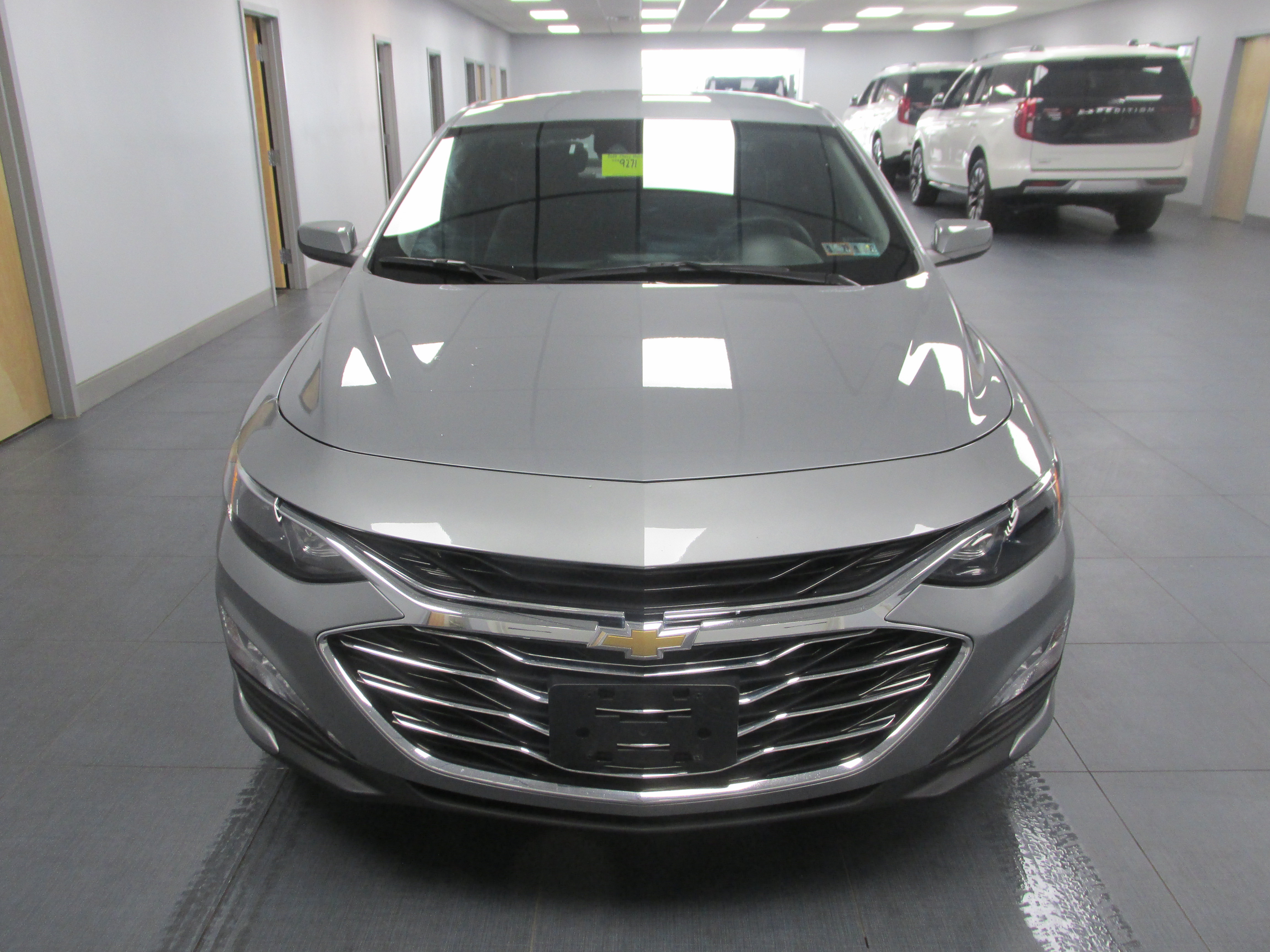 Used 2024 Chevrolet Malibu LT FWD image 2
