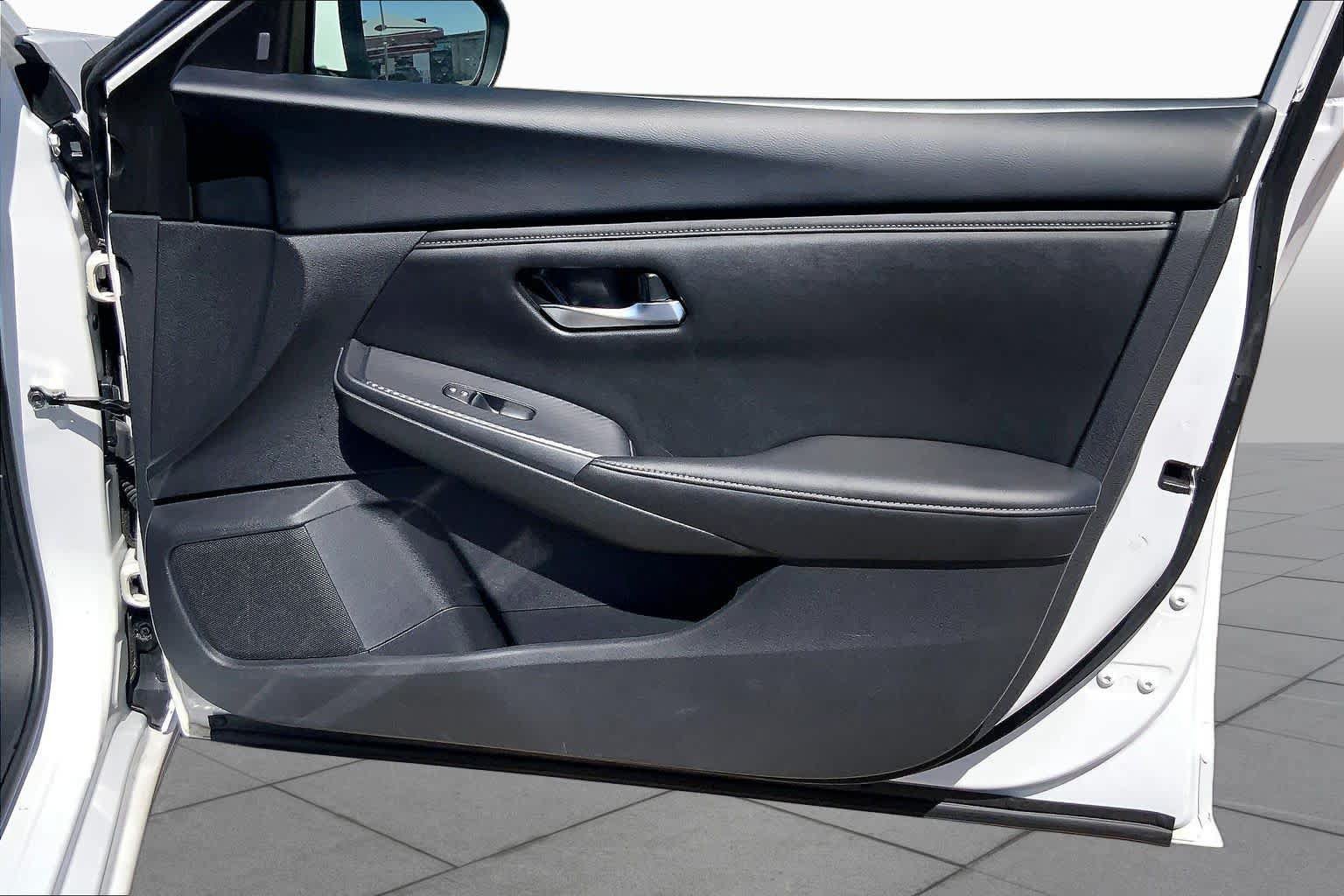 Used 2024 Nissan Sentra SV FWD image 23