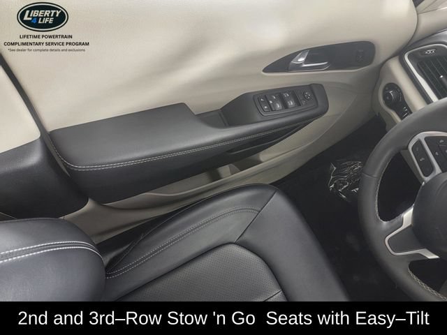Used 2024 Chrysler Pacifica Touring-L FWD image 30