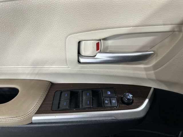 Used 2022 Toyota Sienna XLE FWD image 19