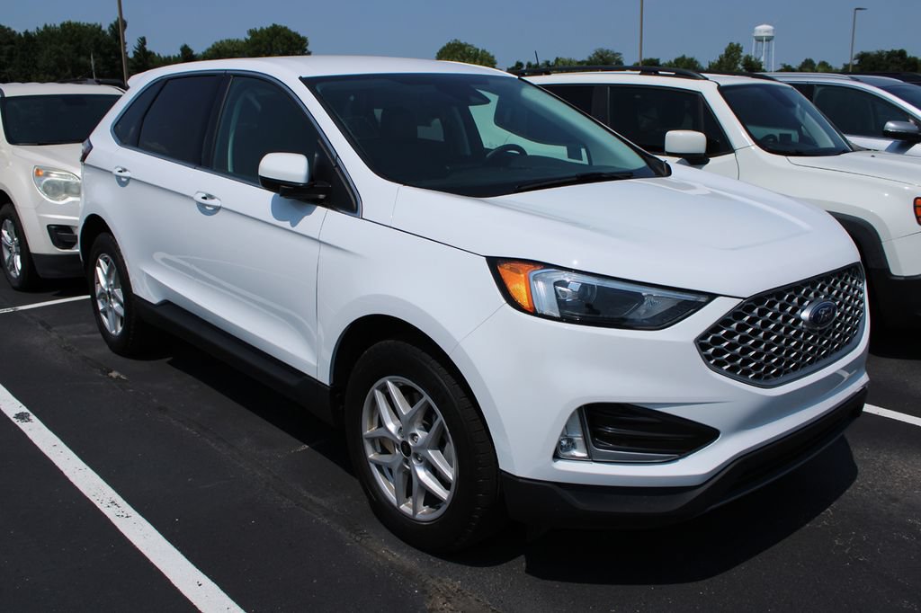Certified 2023 Ford Edge SEL w/ Convenience Package AWD/4WD image 3
