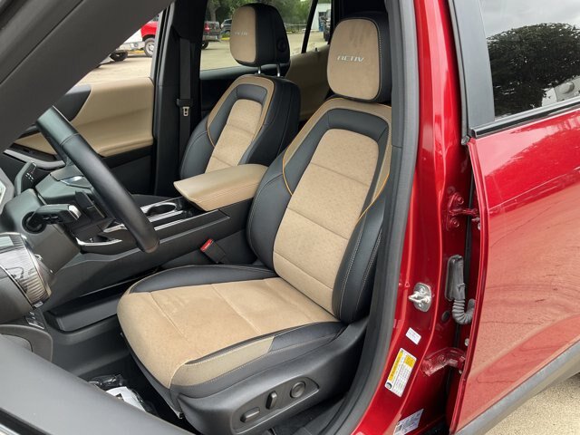 Used 2025 Chevrolet Equinox ACTIV w/ Safety and Technology Package FWD image 8