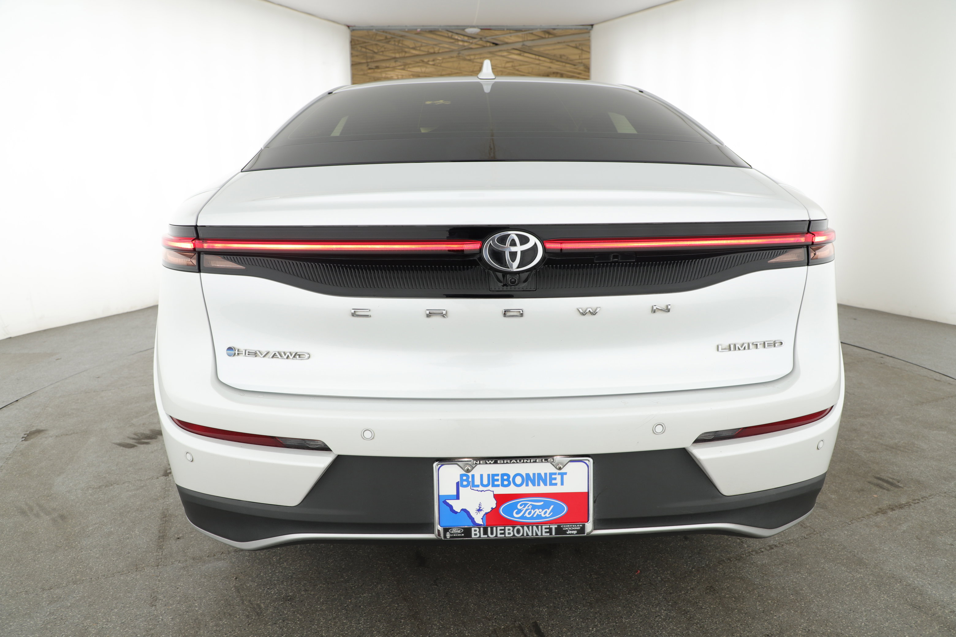 Used 2024 Toyota Crown Limited image 4