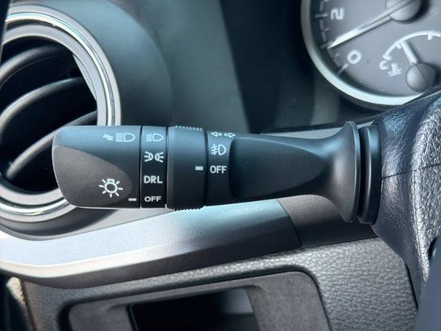 Used 2018 Toyota Tacoma SR5 AWD/4WD image 27